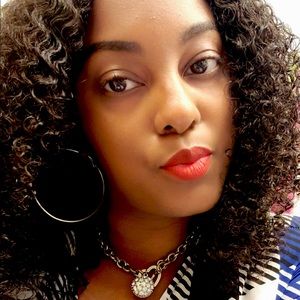 Meet your Posher, Vontravia